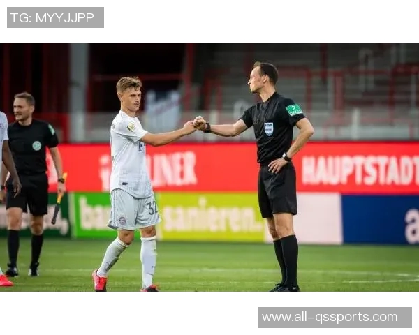 拜仁球员1月3日进行体能测试穆西亚拉提前一天训练展现拼搏精神